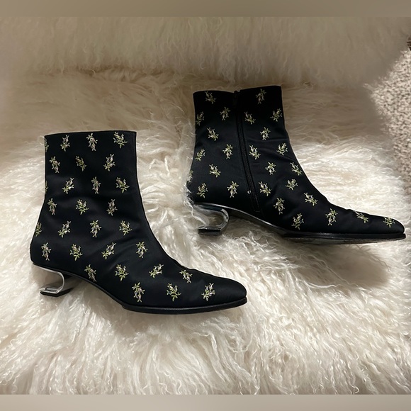 Nicole Saldana Flower Embroidered Boots! - Picture 1 of 6